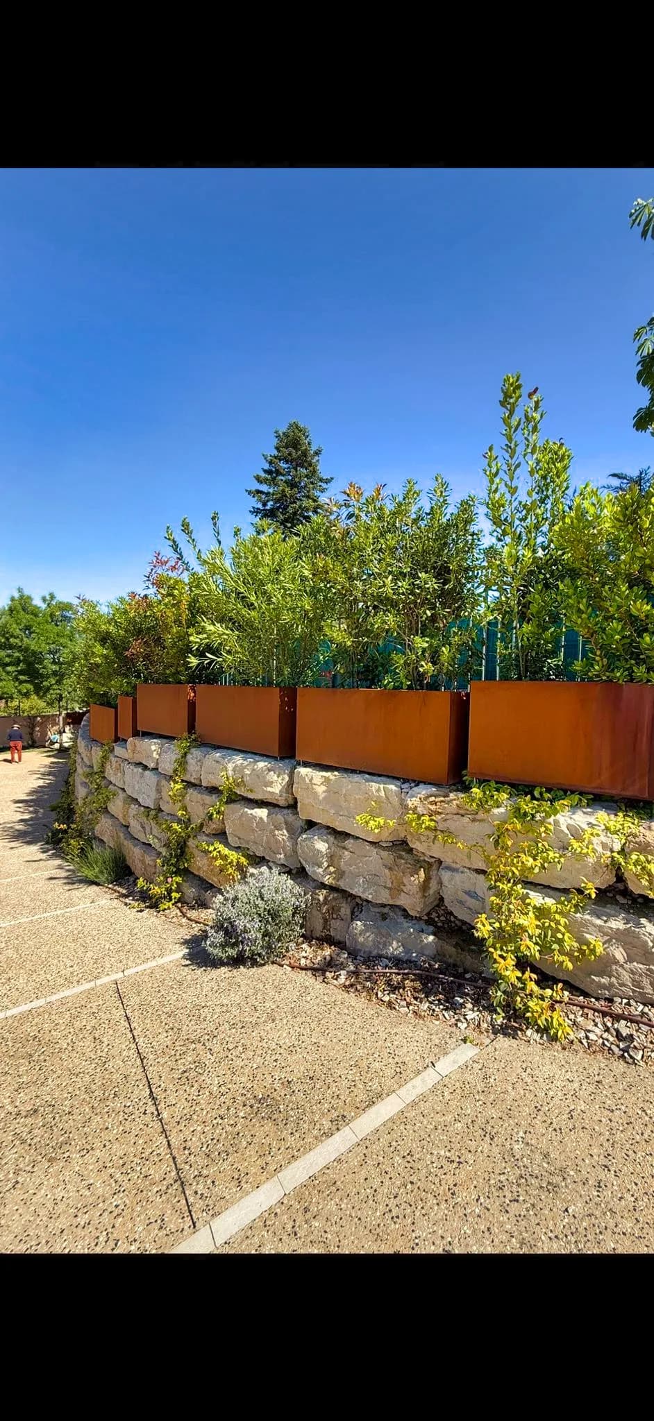 Mur de soutènement en Corten — Saint-Didier-au-Mont-d'Or